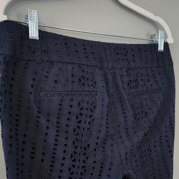LOFT Eyelet Cropped Pants. Navy Blue. Size 4 - Picture 5 of 5